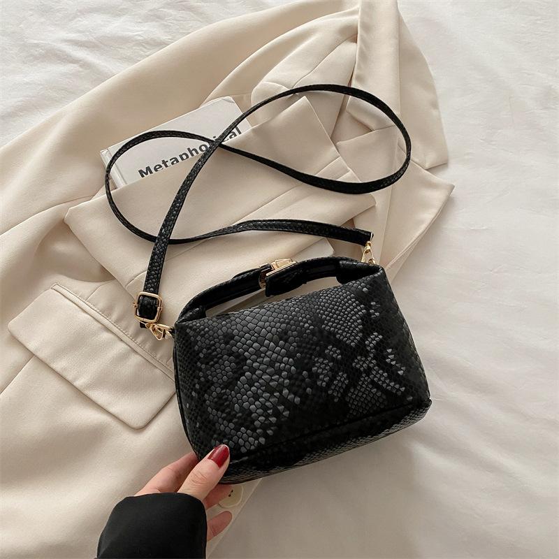 Women's Bag 2025 New Fashion Retro Pillow Bag Personality Trend Shoulder Bag Temperament Simple Niche Messenger Bag Women