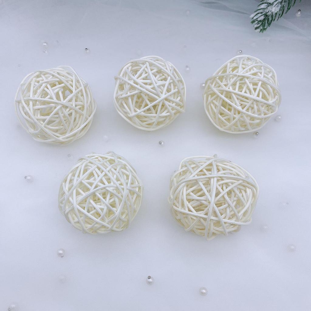 Natural Dried Pine Cones for Christmas Tree Decoration, Photography Props, Floral Wreaths, and Bouquets.