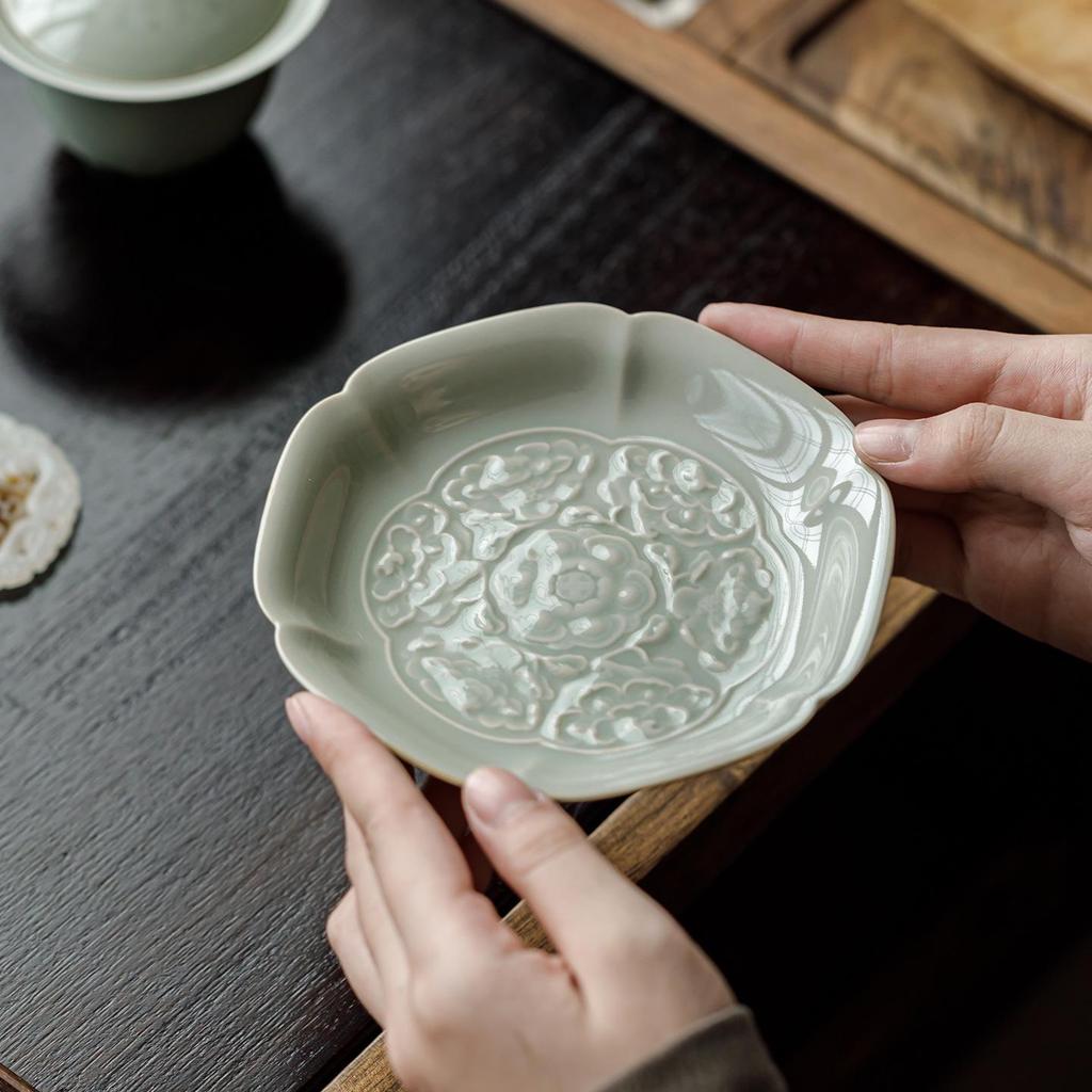 Guanlan Embossed Banana Moon Ceramic High-Footed Tea & Snack Plate – Retro Design