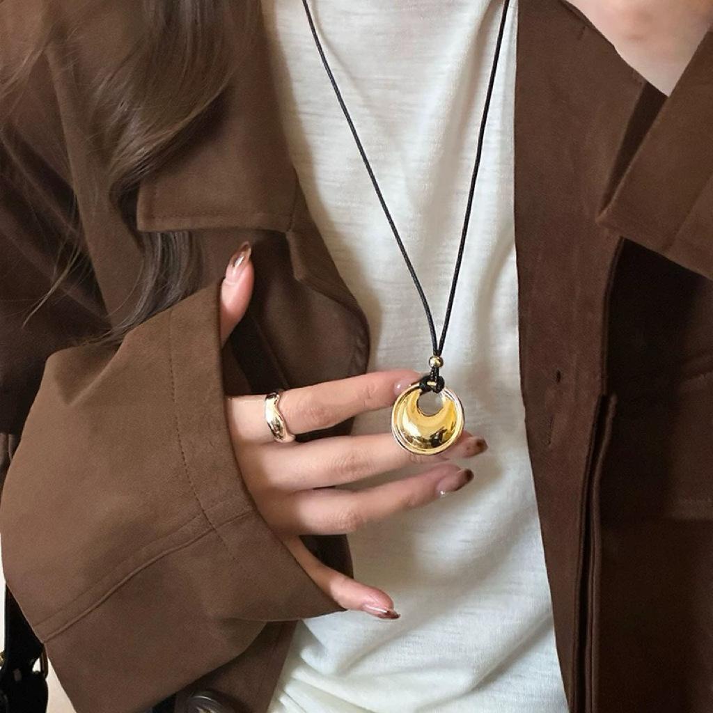 Korean Geometric Round Pendant Necklace for Women Adjustable Black Rope Long Clavicle Chain Charm Jewerly Holiday Gift