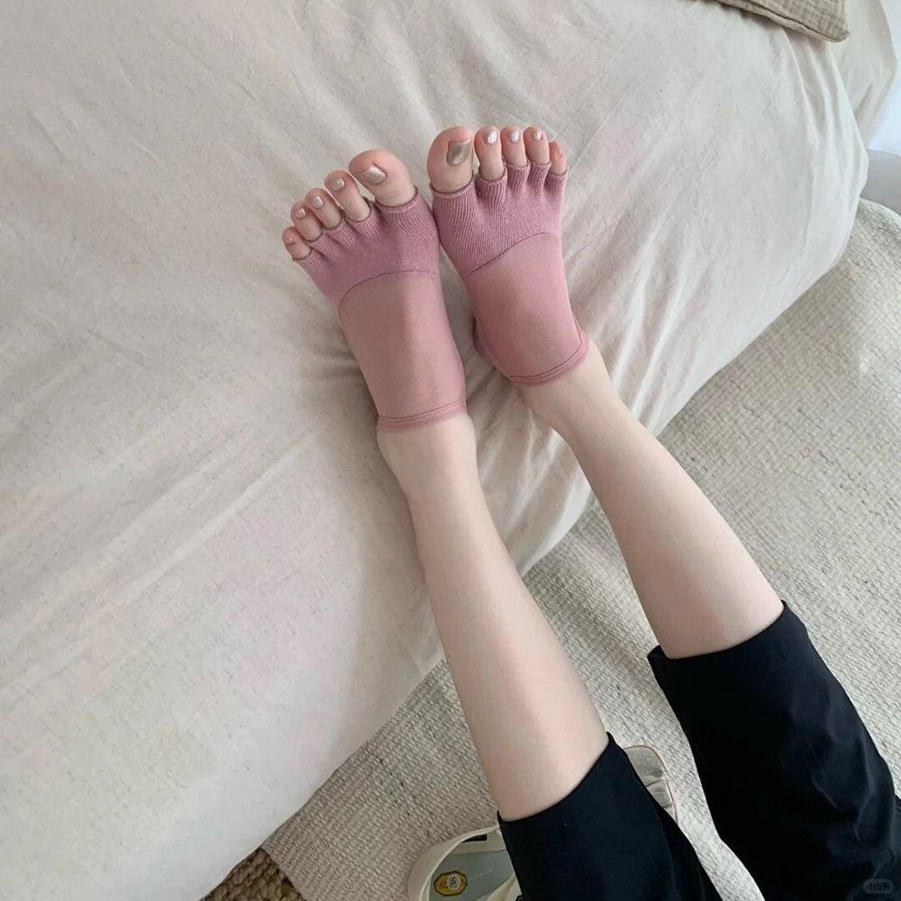 Non Slip Sole Yoga Socks Breathable Mesh Five Toe Socks Simple Design Open Toe Socks  Indoor Use