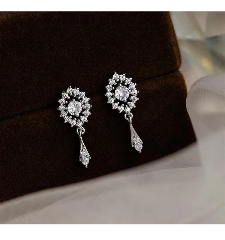 New Silver Color Inlaid Zircon Clover Tassel Earrings For Women Delicate Chain Pendant Earring Party Jewelry Accessories Gifts