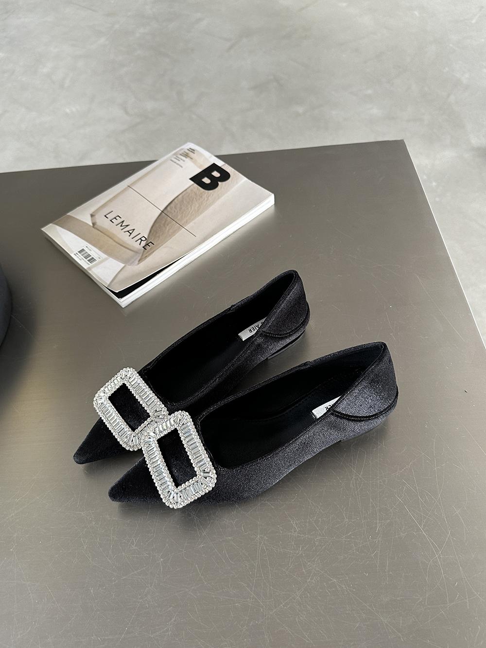 

Модные женские туфли на плоской подошве с острым носком, осенние туфли на низком каблуке со стразами, пряжкой, бежевые/винно-красные/черные, повседневные мокасины, размер 35-39 5.5 чёрный