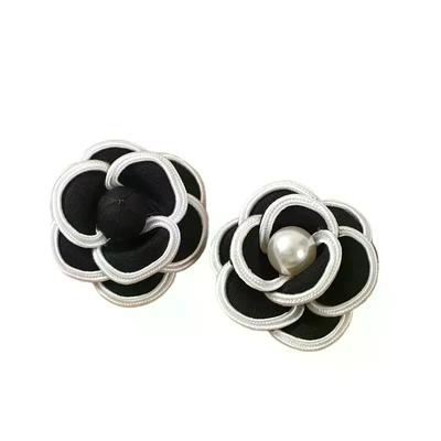 Schwarze Kamelienblüten-Brosche für Damen Mode-Stoff-Anstecker für Kleid Hemd Accessoire Geschenk