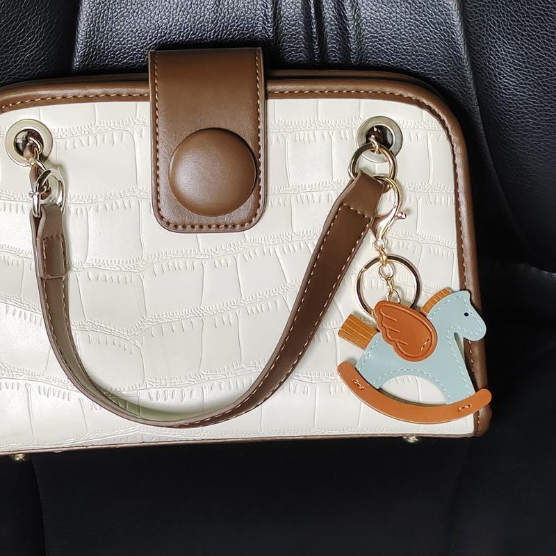 Shake Pegasus Keychain Creative Pony Bag Pendant Leather Trojan Horse Car Pendant Animal Elements