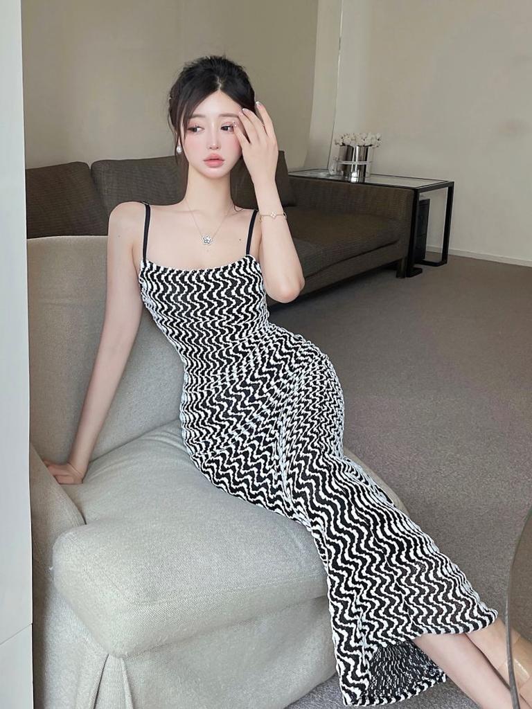 European and American style sexy suspender dress women's early autumn new corrugated abstract tight and thin backless long skirt