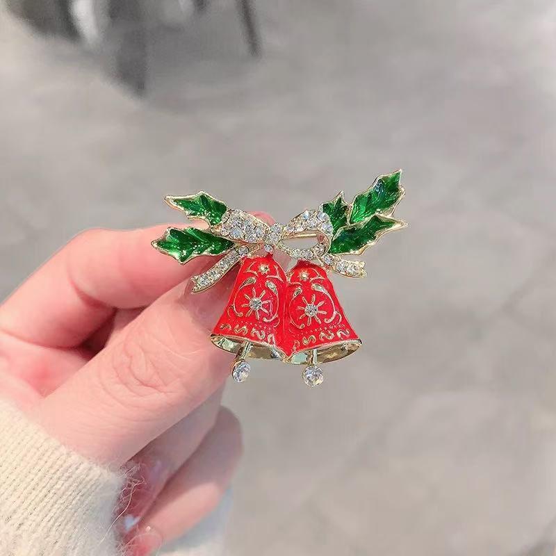Sparkling Rhinestone Christmas Tree Brooch Faux Pearl Inlaid Fashion Holiday Pin for Scarf Bag Clothing Decor