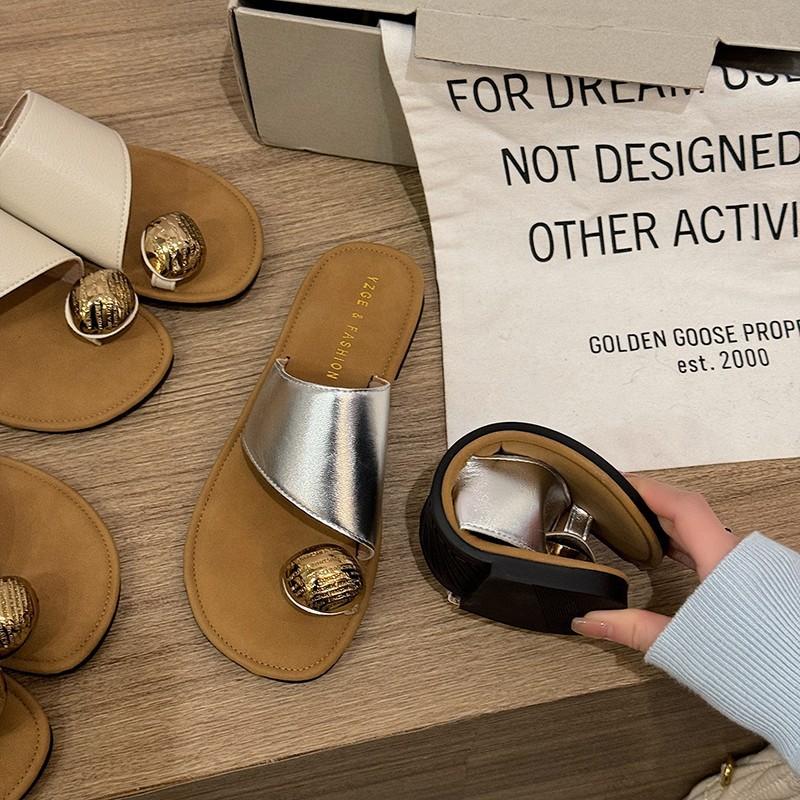 Toe slippers female 2025 summer wear new Korean version French retro fairy wind vacation seaside flat beach shoes