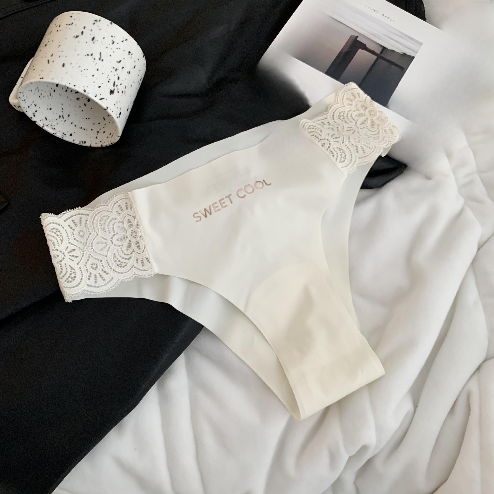 

Женское летнее хлопковое кружевное нижнее белье-стринги из ледяного шелка 7A с антибактериальной ластовицей, без следов, с низкой посадкой L телесный