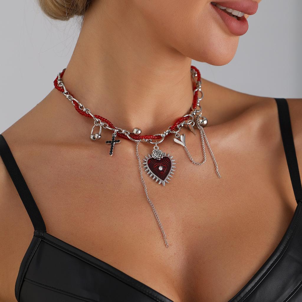 Dark-themed Heart-shaped Necklace For Women With -shaped Elements