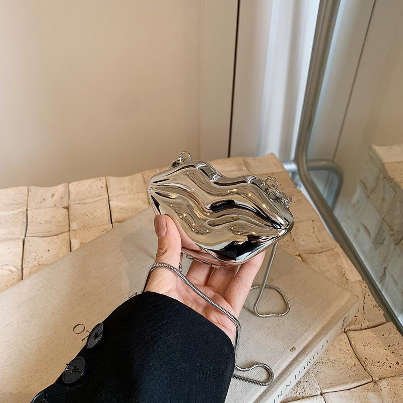 

Fashion trend commuter bag mini shoulder bag personalized bag women s 2024 summer new trend simple messenger bag