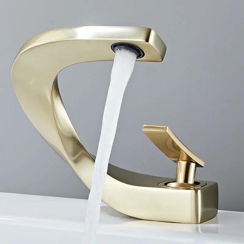 Rubinetto per lavabo da bagno in ottone Acqua calda e fredda Rubinetti per lavabo Creativo Lussuoso Rubinetto per lavabo Montaggio a ponte Torneira Banheiro Vintage