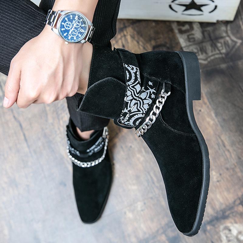 Stivaletti Chelsea da Uomo High Street Taglia Grande con Elastico Laterale, Punta Affilata e Dettaglio Catena alla Caviglia in Pelle Casual, Taglia 48.