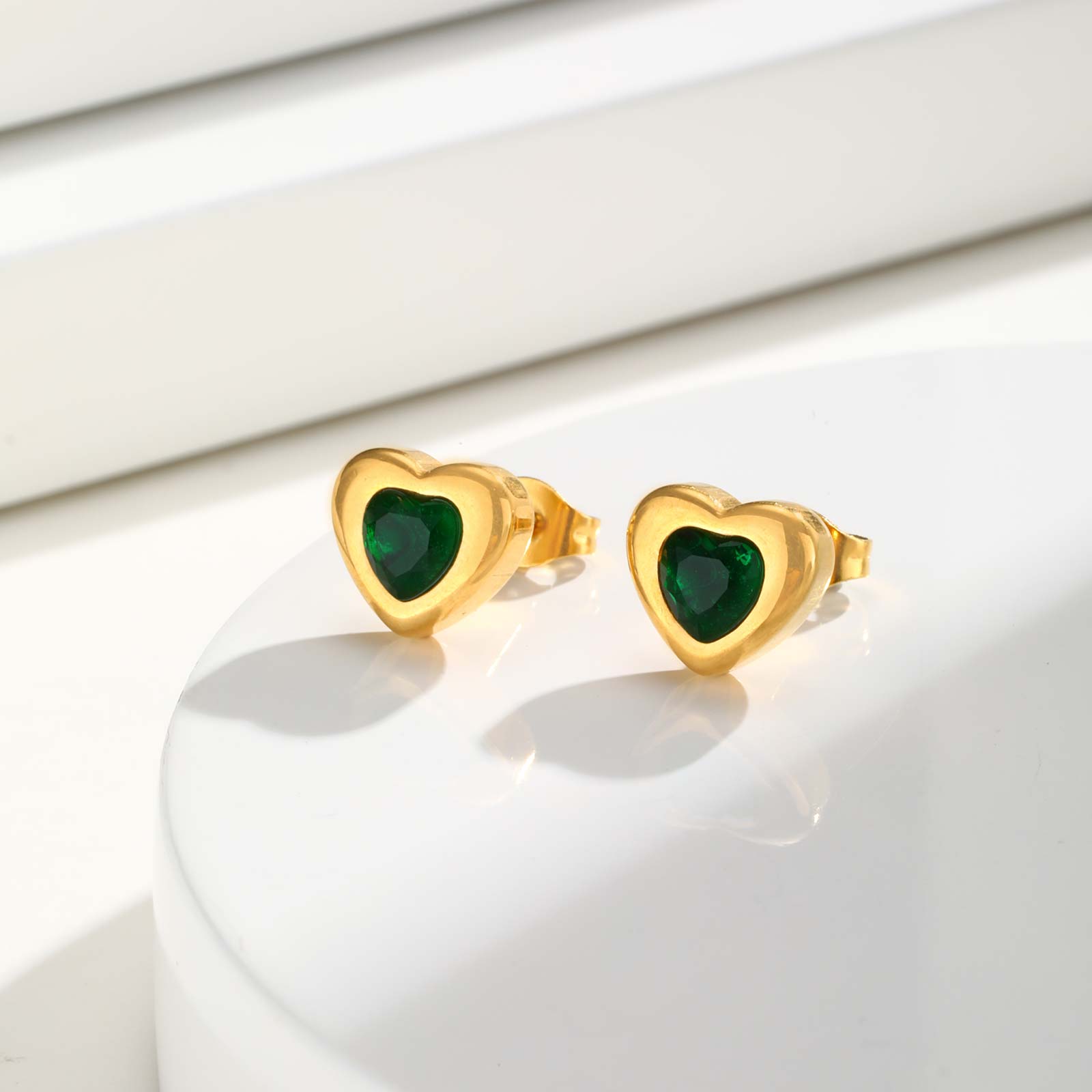 Chic Heart-shaped Zircon Stud Earrings,Gold Plated Stainless Steel Waterproof Earrings for Women,Exquisite Jewelry Gift зелёный