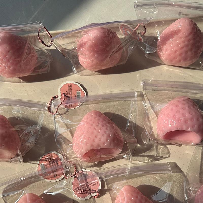 1Pc Party Gift Simulated Strawberry Release Ball Decompression Fruit Ball Pinch Le Decompression Ball Children'S Release Toy