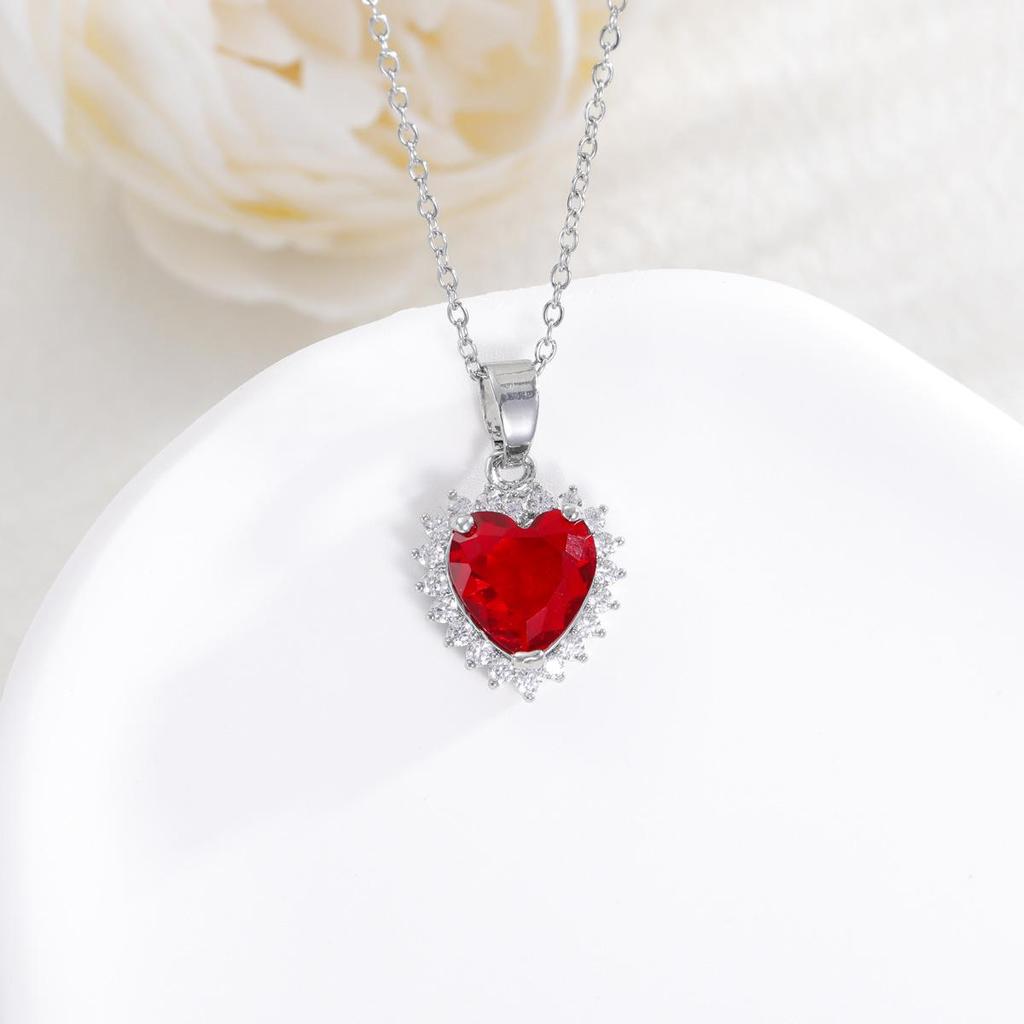 Trendy Luxury Diamond Heart Necklace & Earrings Set