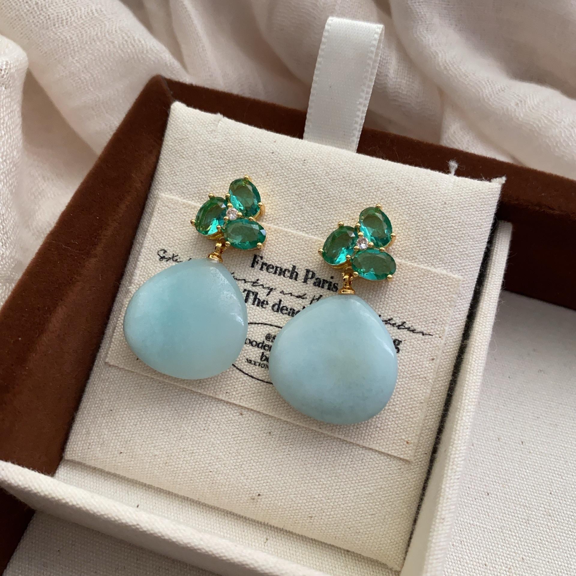 New point diamond earrings, malay jade earrings, niche temperament earrings, inlaid with natural stone earrings, stud earrings, sweet earrings.