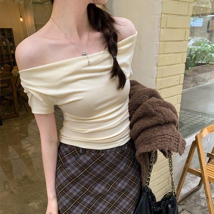 Women's Summer Slim Fit Solid Color One Shoulder Top with Simple Short Design Short Sleeved T-shirt