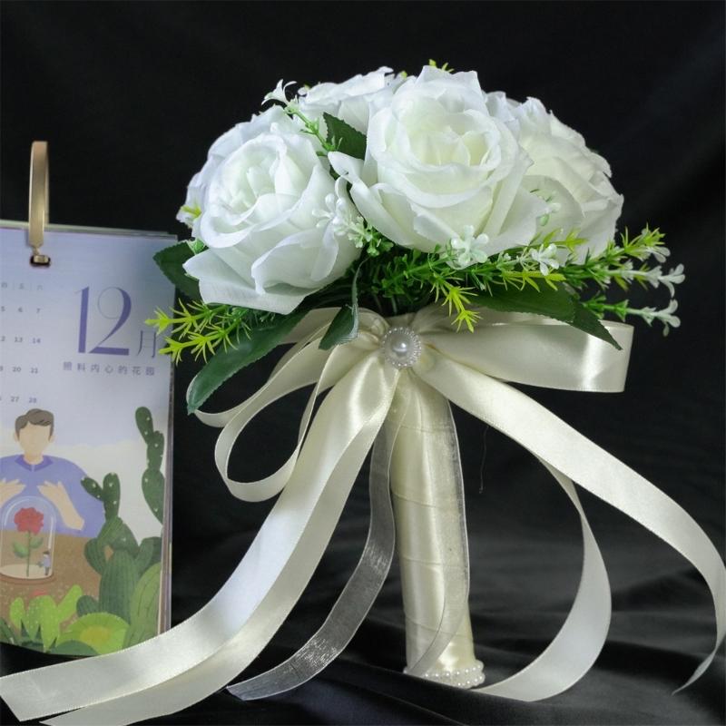 Brautstrauß Handgefertigt Hochzeitsdekoration Blumenkombination Rosenstrauß für eine elegante Jubiläumsfeier