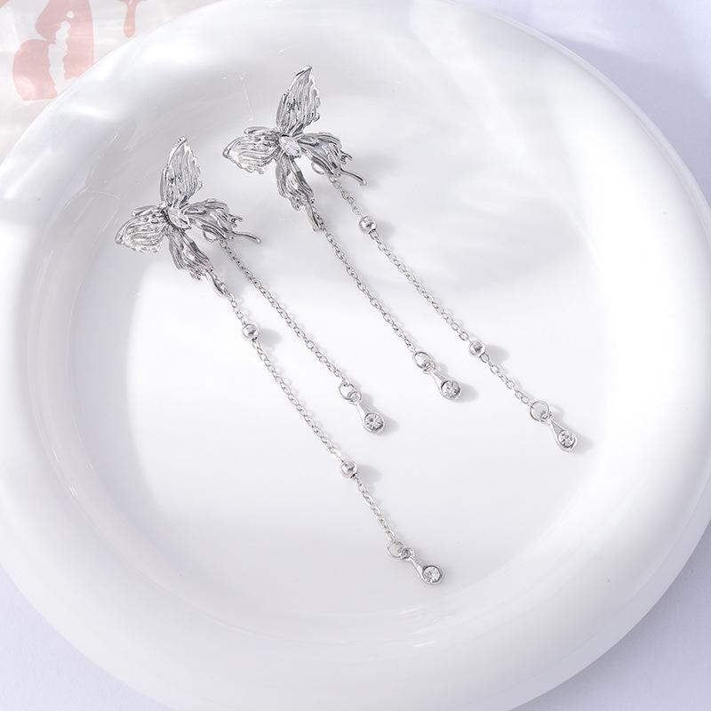 Brincos de Borla Borboleta Agulha de Prata - Elegante Estilo Corrente Diamantada Plissada