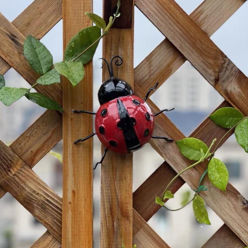 4pcs Set Creative Outdoor Courtyard Decoration Iron Crafts Decoration Garden Park Decoration Ladybug Insect Wall Hanging Gifts