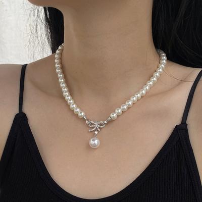 Pearl Bow Pendant Necklace French Light Luxury Fashion Collarbone Chain Versatile Temperament Elegant Necklace
