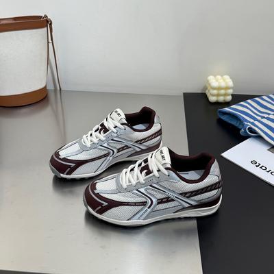 Gut aussehen~ Atmungsaktives Mesh Koreanische Version von deutschen Trainingsschuhen für Damen, neue Modelle im Herbst 2025, kleine Forrest Gump Sneaker für Damen