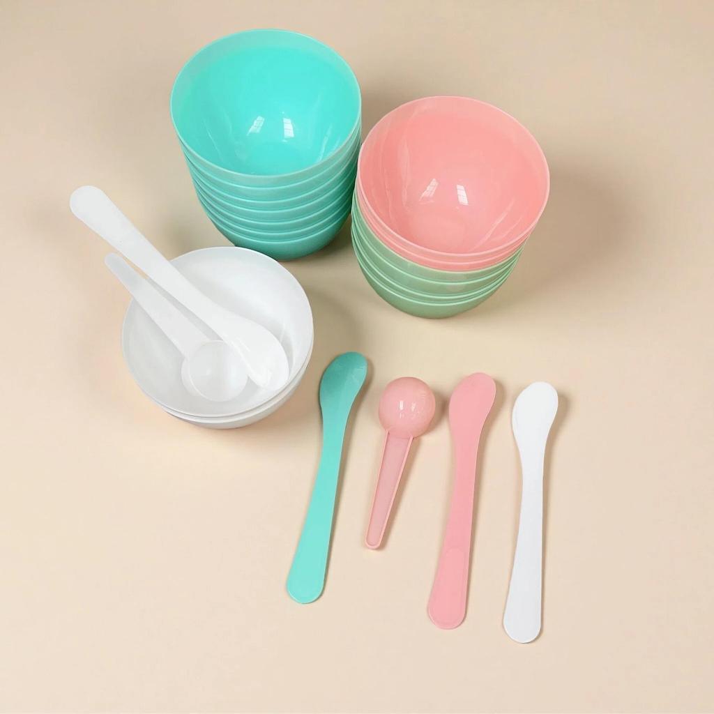 Three-Piece DIY Beauty Set: Mixing Bowl, Mask Stick, Measuring Spoon, Silicone Brush, and Bowl Set