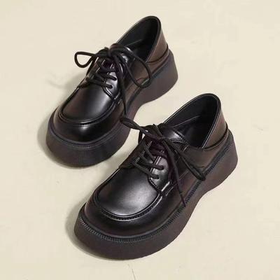 Mode 2024 Neue Lolita-Schuhe für Damen, modisch, schwarzer großer Kopf, mittlerer Absatz, Keilabsatz, JK-Uniform-Schuhe, Vintage-Plateauschuhe für Studentinnen