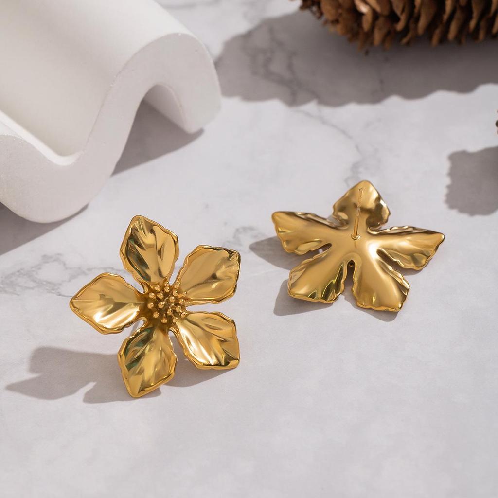 Elegant 18K Gold-Plated Stainless Steel Flower Stud Earrings - Versatile, High-End, Non-Fading for Women