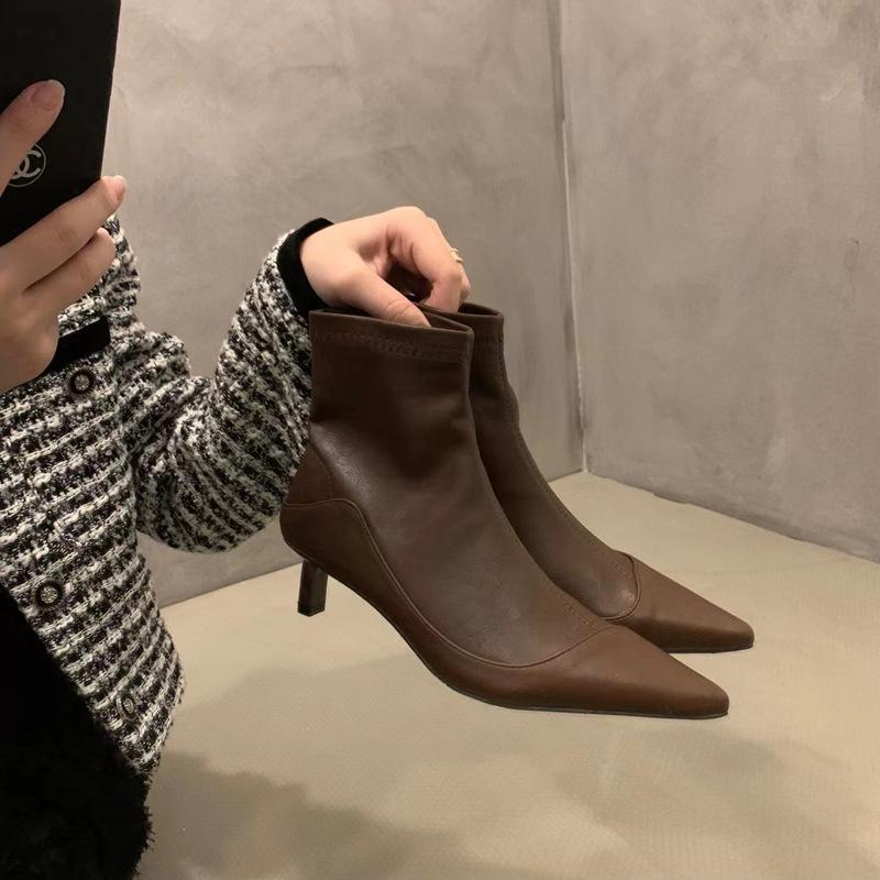 French pointed short boots women's spring and autumn low-heeled fashion soft leather versatile velvet display and bare boots
