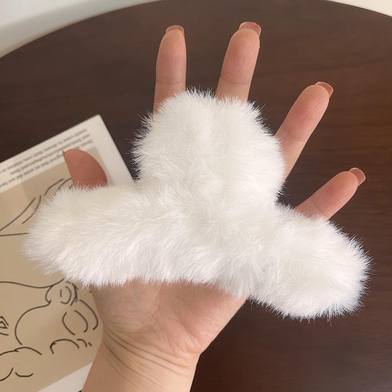 

Elegant Plush Hair Clip Claw Korean Fashion Large Imitation Rabbit Plush Grab Claw Clips Girls Hair Accessories Size fits all
