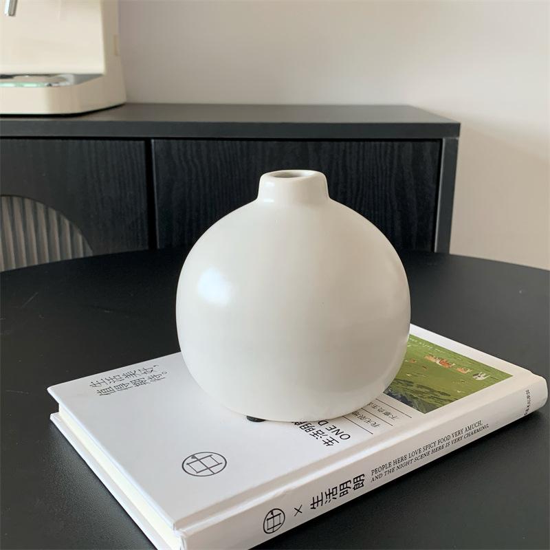 Modern Minimalist Elegant White Ceramic Centerpiece for Home Office Living Room Entryway Table Decor Dried Flower Arrangement