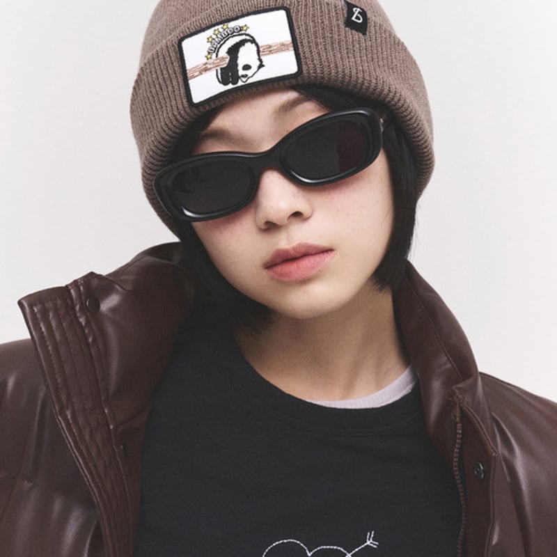 

BLACK SANDS Animal Wappen Panda Hexagon Beanie COCOA_Free