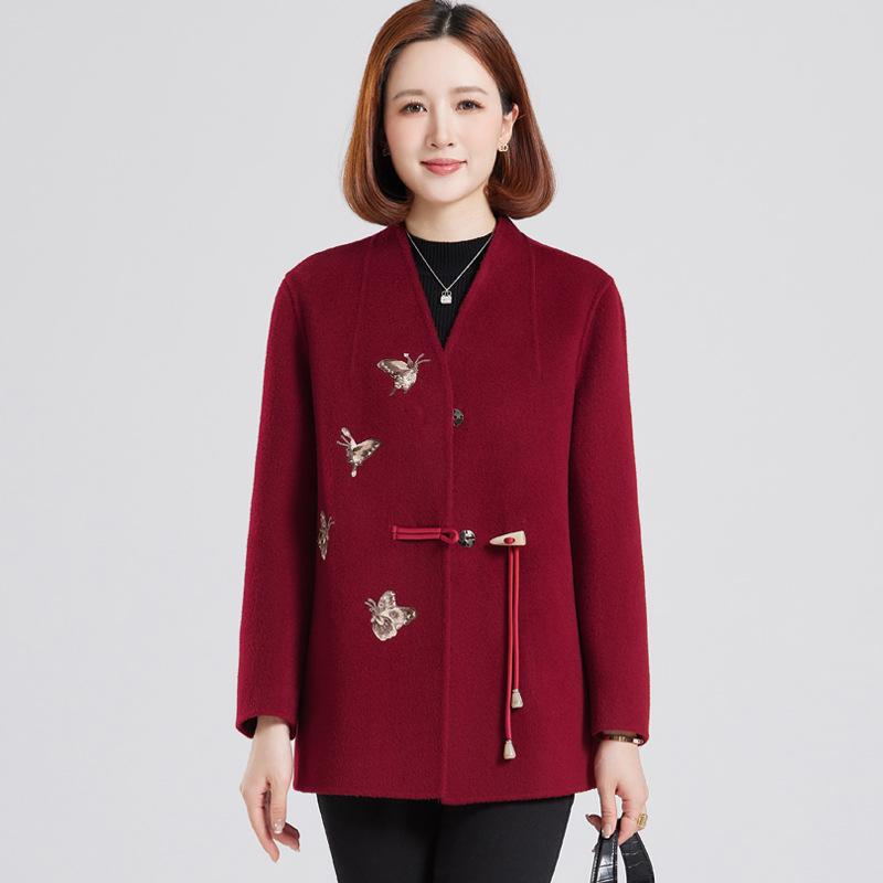 

Мамино вышитое двустороннее кашемировое короткое пальто с V-образным вырезом для женщин среднего и пожилого возраста - Мода осень/зима XL (recommended for 115-125 jin) малиновый