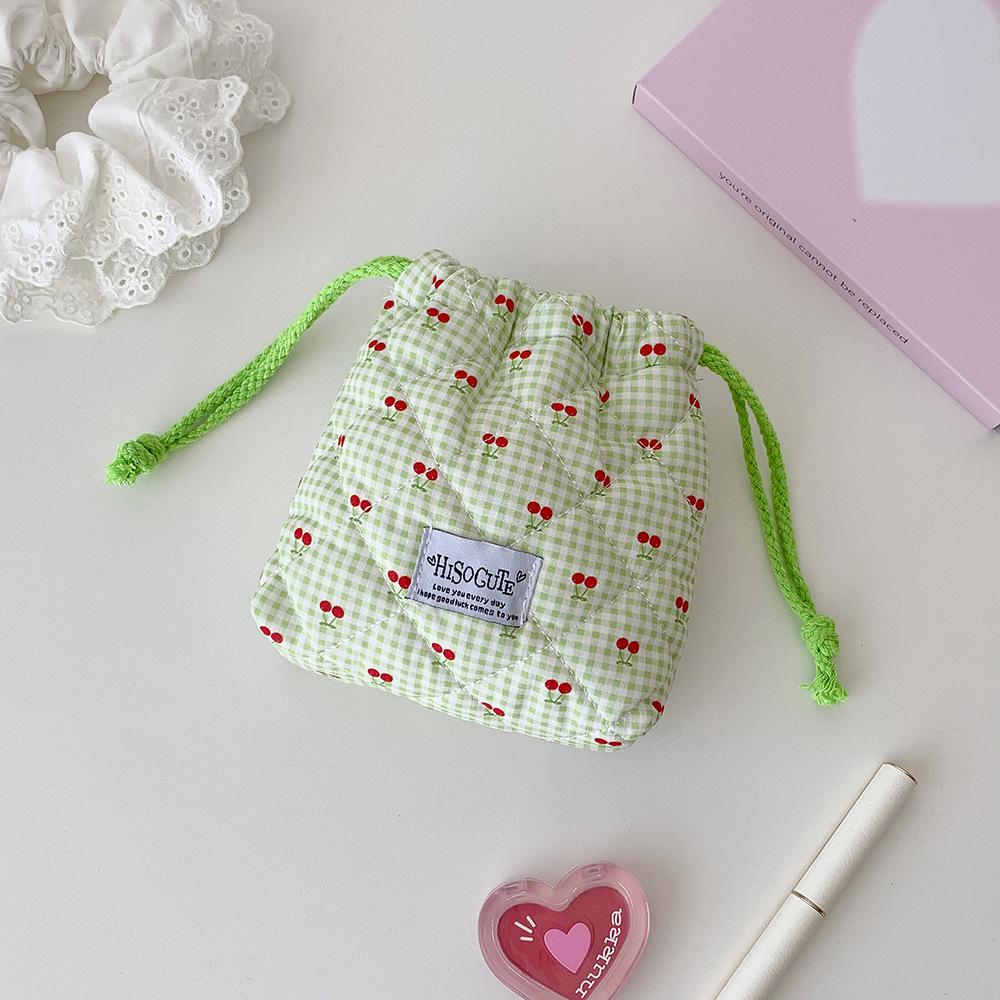Hochwertig aussehend Mini Kirsch karierte Kordelzug Kosmetiktasche, Baumwoll gesteppte Kordelzug Geschenktasche für Damen und Mädchen
