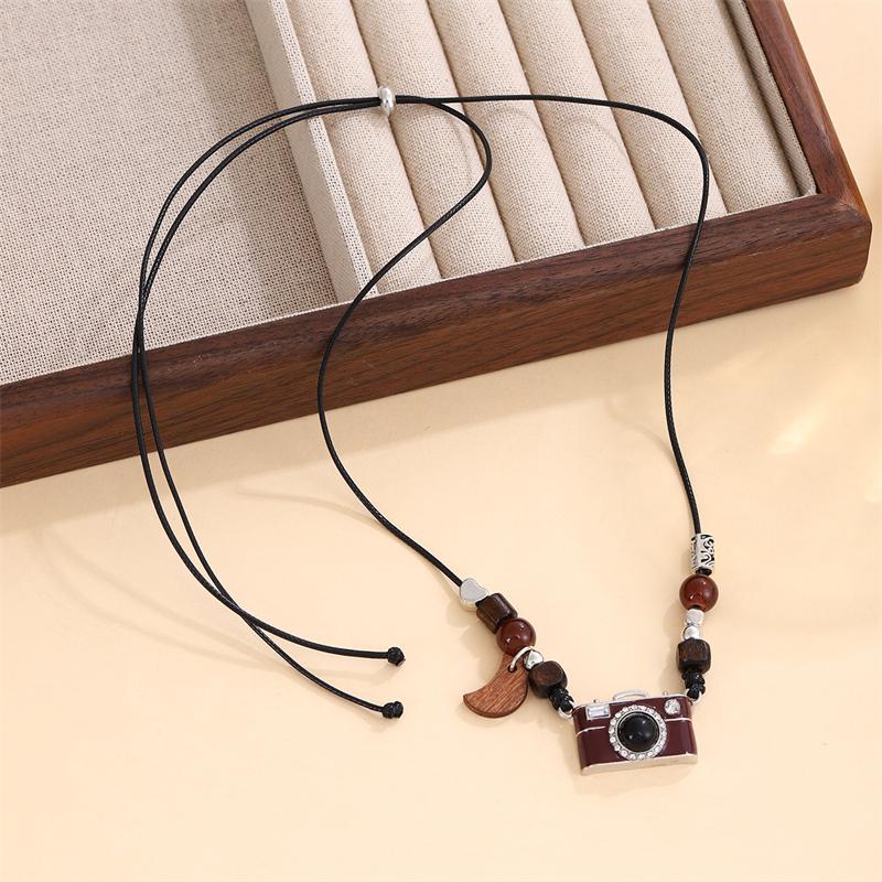 Neue Mode Retro Braun Kamera PU Leder Langes Seil Holzanhänger Halskette Kleine Schlüsselbein Kette Modelle