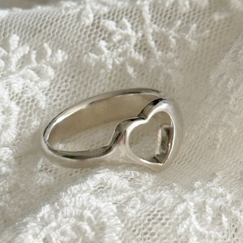 Melliv Silver Heart Unbalanced Ring_mvr12