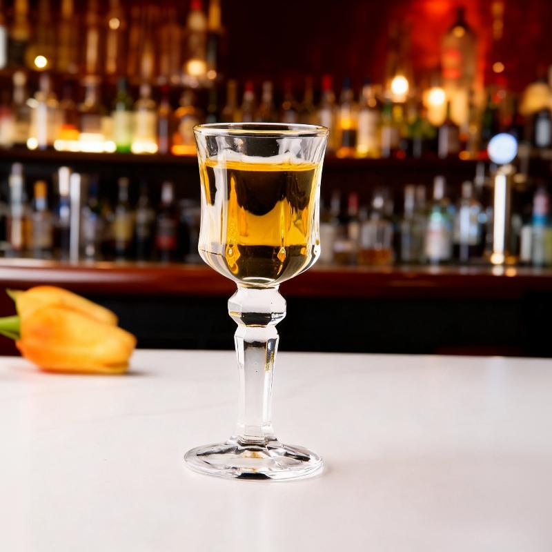 2pcs Creative Exquisite Wine Cup Luxury Wine Glasses Drinking Glasses Bar Cocktail Glass Drinkware Small Wine Glass Spirits Cup