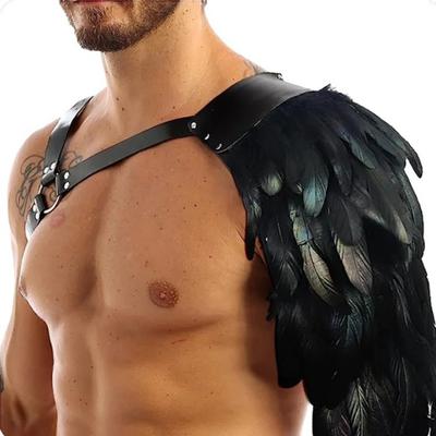 Chal de plumas medieval Punk Gótico Cueros sintéticos Disfraz Armadura Halloween Cosplay Armadura de hombro ajustable Rendimiento Arnés de protección de hombro doble