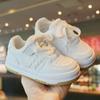 Babyschuhe Kinder weiße Schuhe für Mädchen Jungen Sport Sneakers mit Gummisohle Atmungsaktive lässige Kinder Turnschuhe Schullaufschuhe