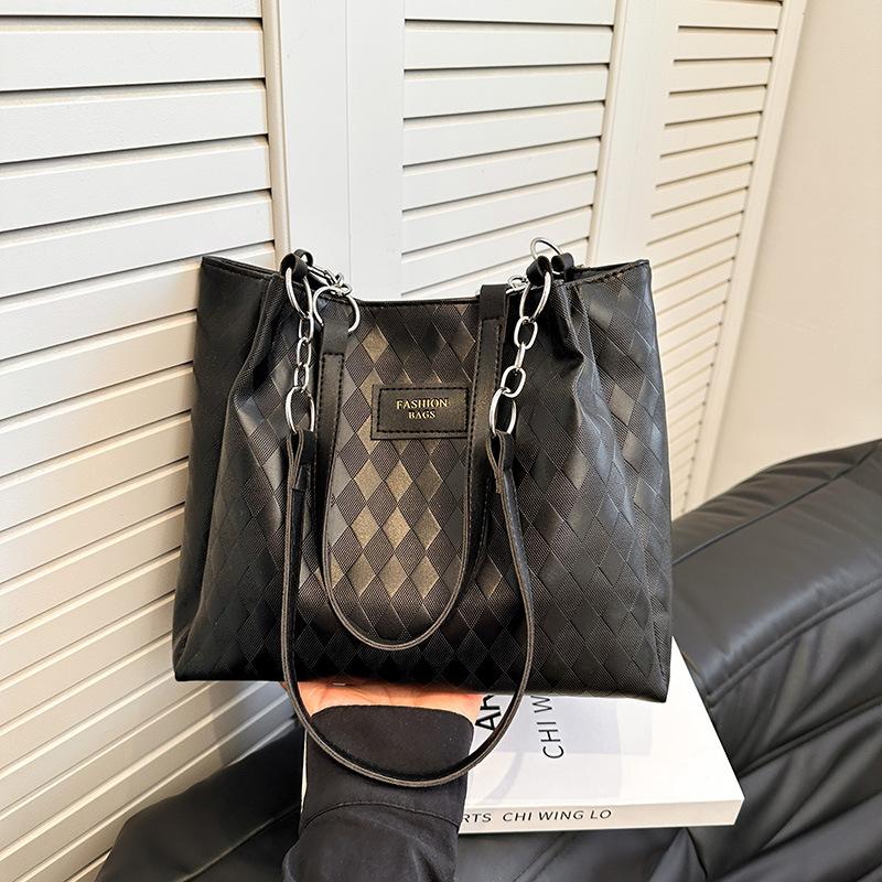 Student Party Large Capacity Bag Women's New Fashionable Chain Tote Bags Versatile Casual Shoulder Bags