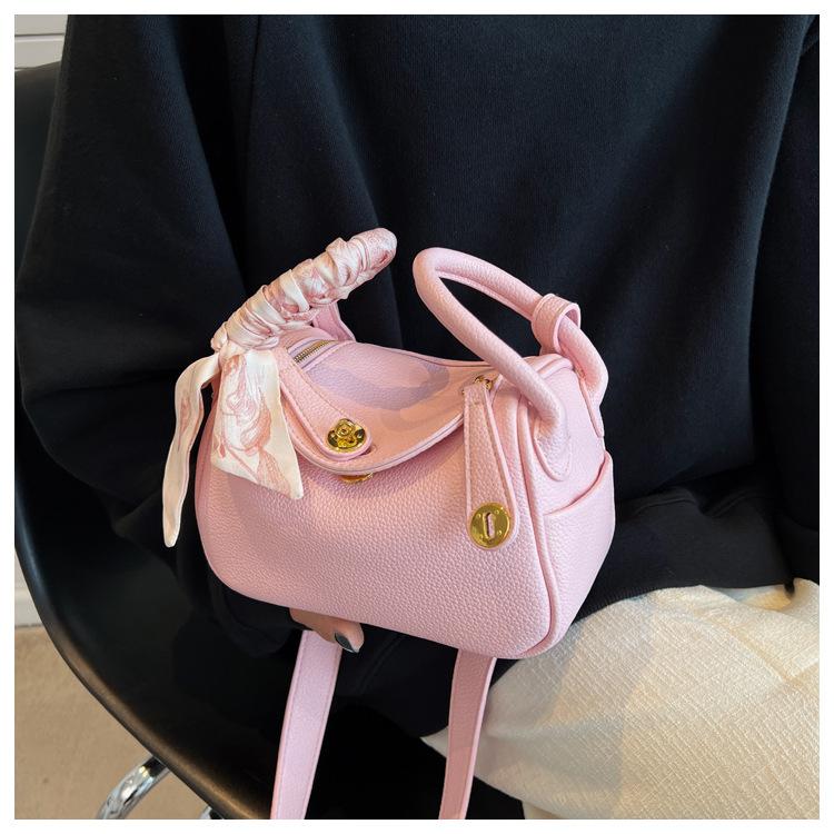 

High-end niche design doctor bag messenger bag women s texture portable small bag women s 2025 new popular versatile рожевий