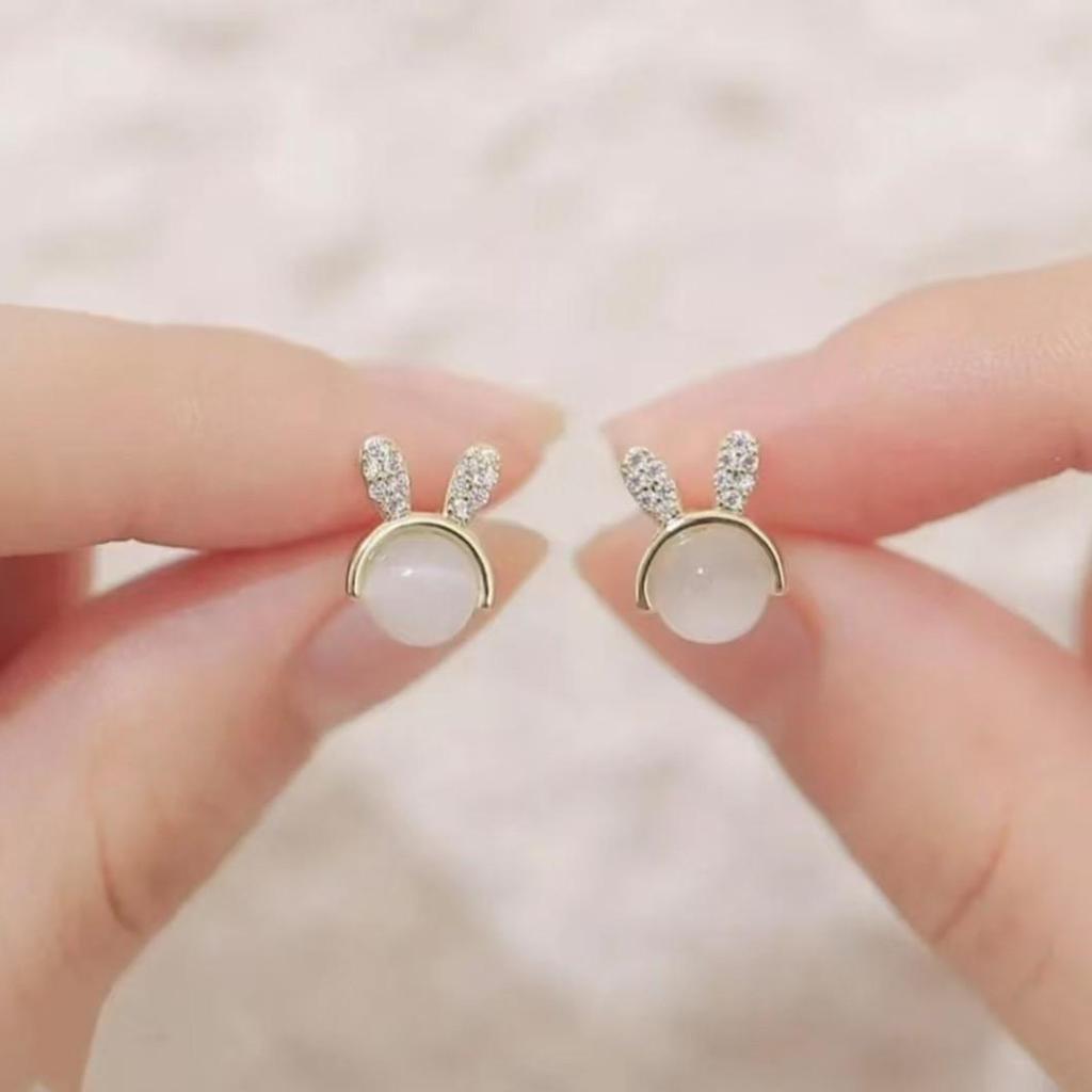 925 Silver Wind Cat's Eye Stone Earrings - Simple, Elegant, and Versatile for Women.