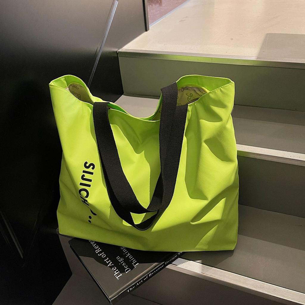 Dámská nová látková ležérní módní nákupní taška s potiskem písmen a texturou, velkokapacitní taška přes jedno rameno