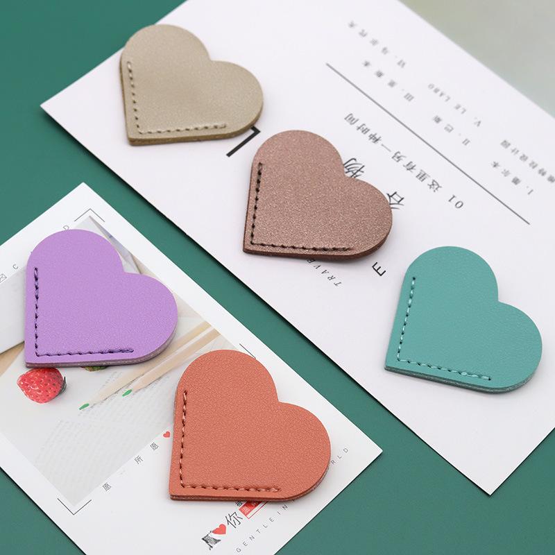 Love Heart Style PU Leather Book Page Holder - Exquisite Business Student Library Portable Gift. Heart-Shaped Cartoon Creative Bookmark.