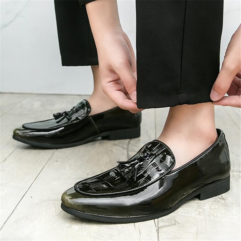 Trend Crocodile Pattern Tassels Loafers New Men's Patent Leather Driving Shoes Designer Formal Wedding Dress Homecoming Footwear