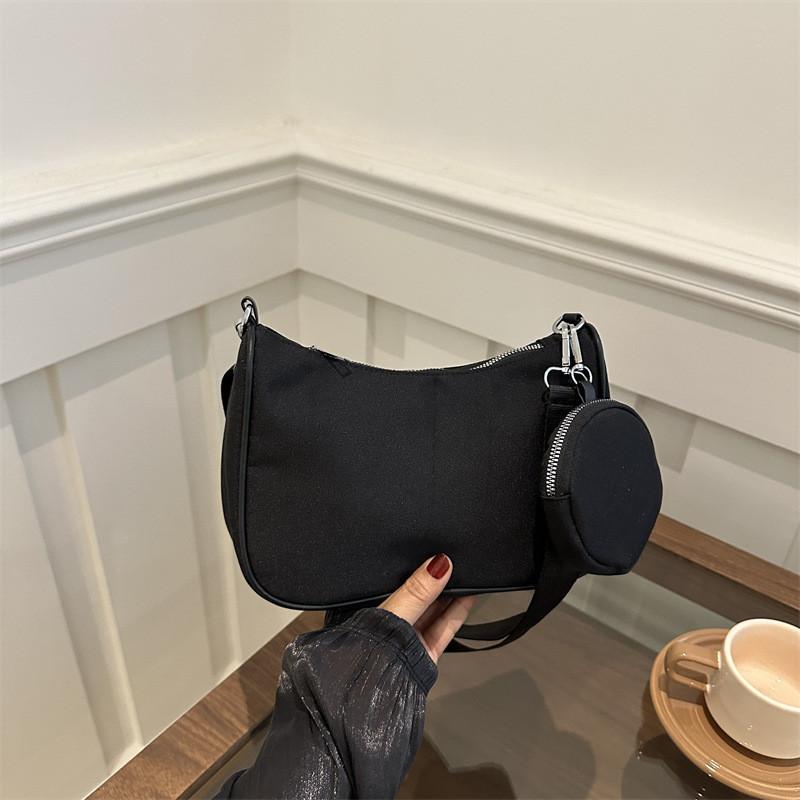 2024 New High-style Fashionable Lightweight Luxury Unique Shoulder Bag In Black And White