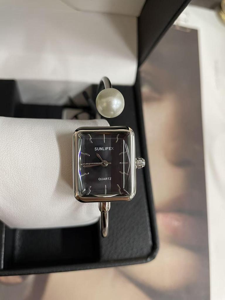 Golden Pearl Square Bracelet Watch - Women's Luxury Retro-Style Quartz Watch