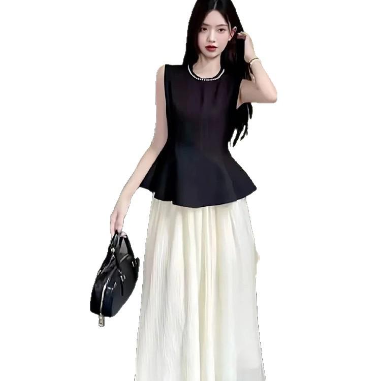 Elegant Women's Summer 2026 Slimming Suit Set - Stylish Two-Piece with Age-Reducing Top and Skirt